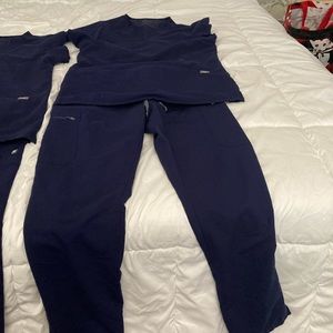 Navy blue figs scrubs size medium.  Yola pants and Casma top